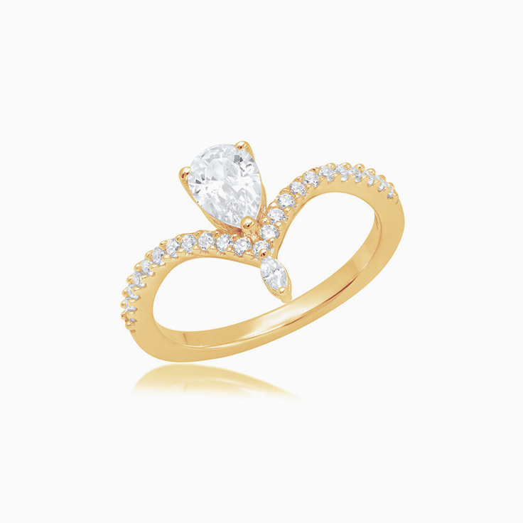 Teardrop engagement ring