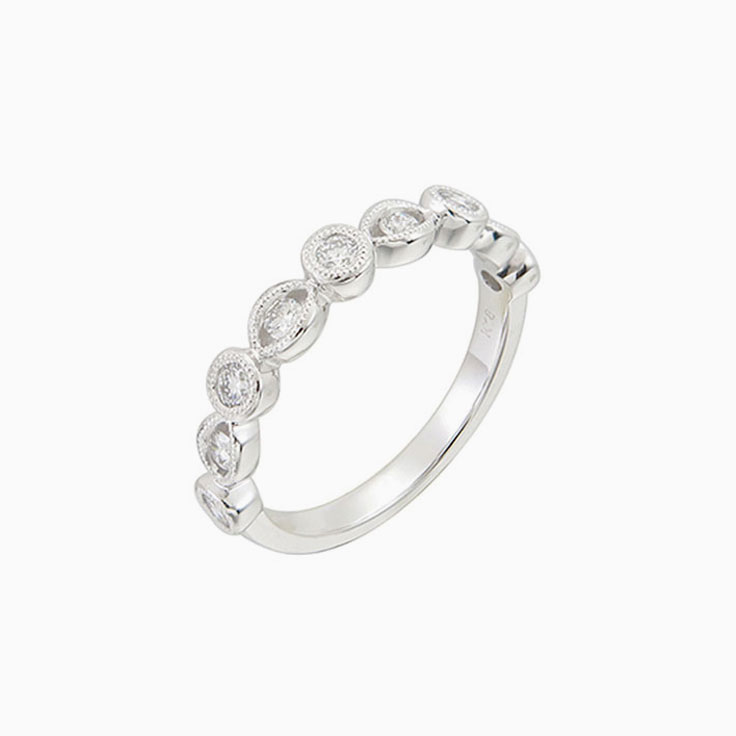 Round Diamond in multi shape ring