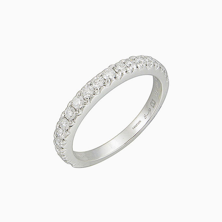 Claw set Round diamond Ring