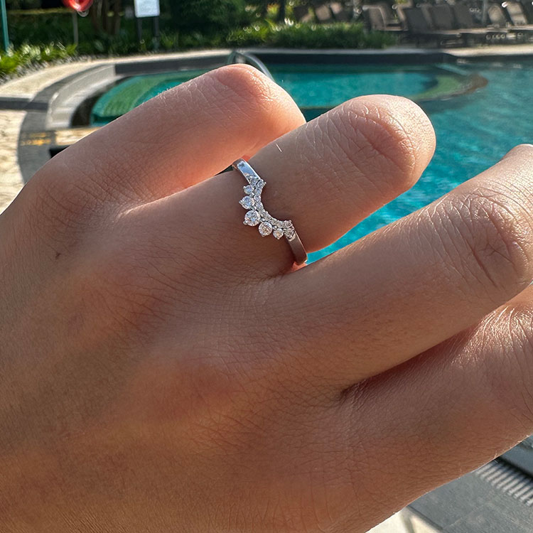 Tiara Band With Round Diamonds