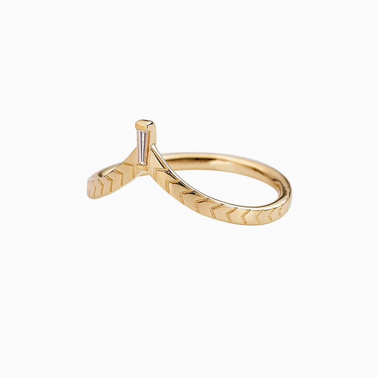 V shaped engraved wedding ring