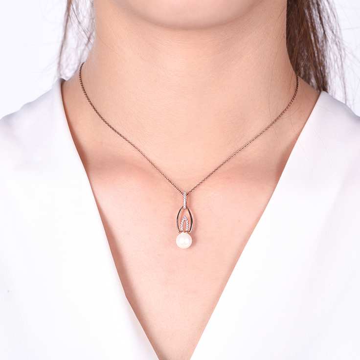 Fresh water pearl pendant