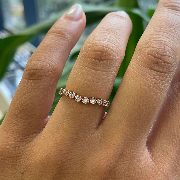Curved Wedding ring with Miligrain
